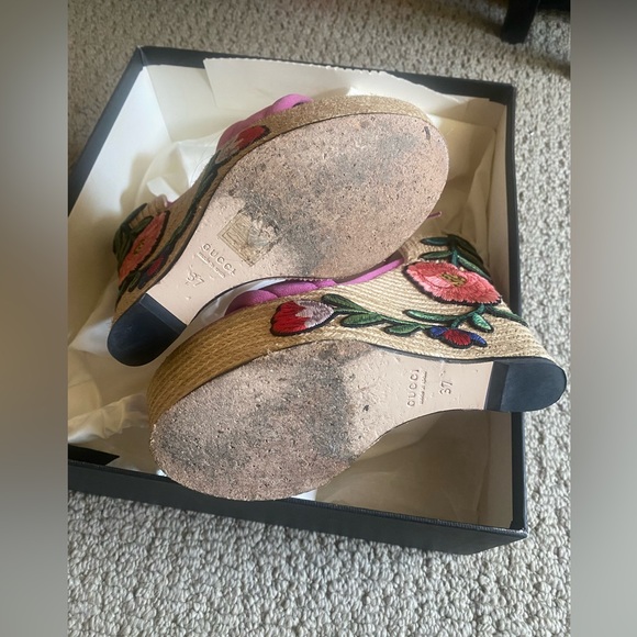 Gucci Platform Embroidered Wedges - Picture 4 of 5